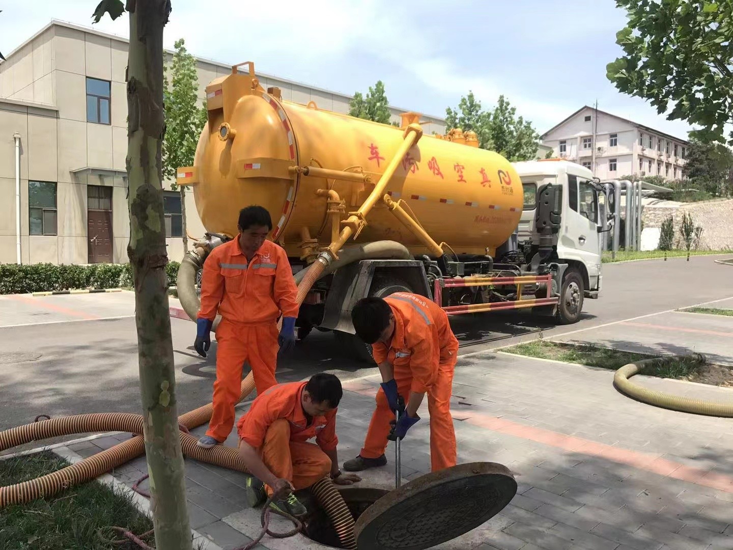 湖北化粪池清理与5-8吨吸粪车施工效率分析